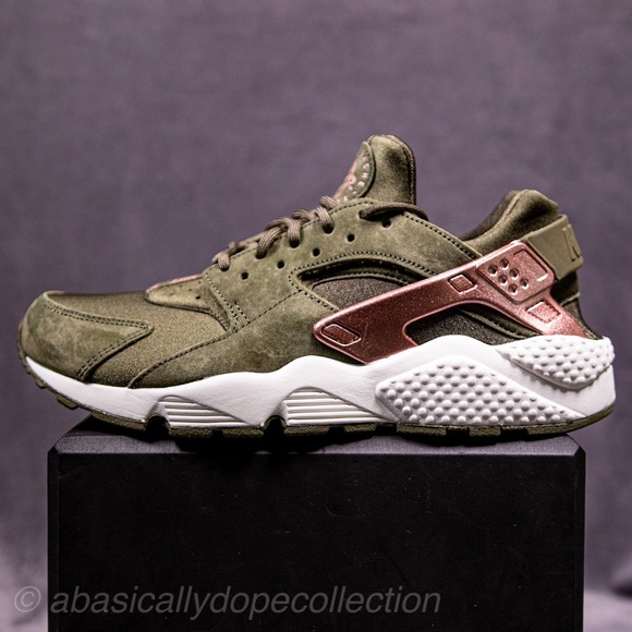 Nike Shoes - Nike Air Huarache Run